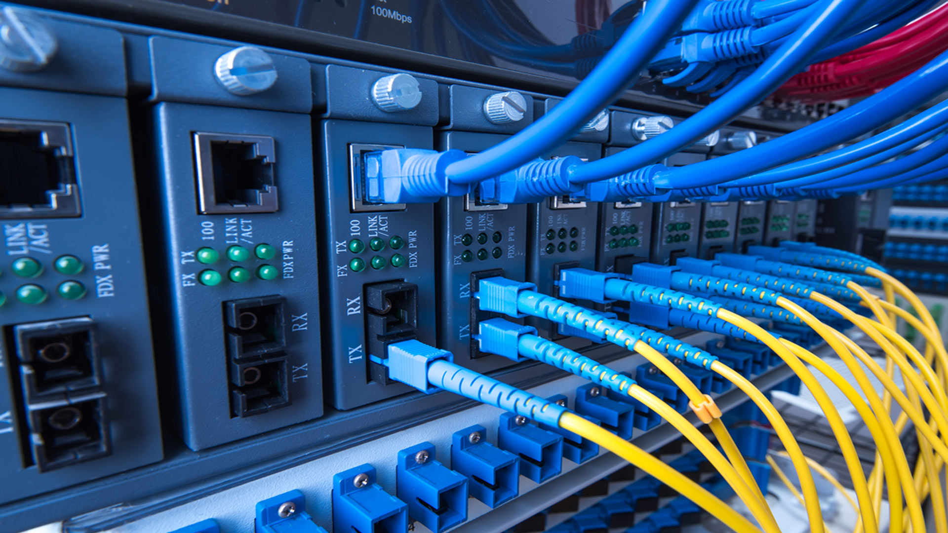 Администрировать современные серверные операционные системы и активное сетевое оборудование